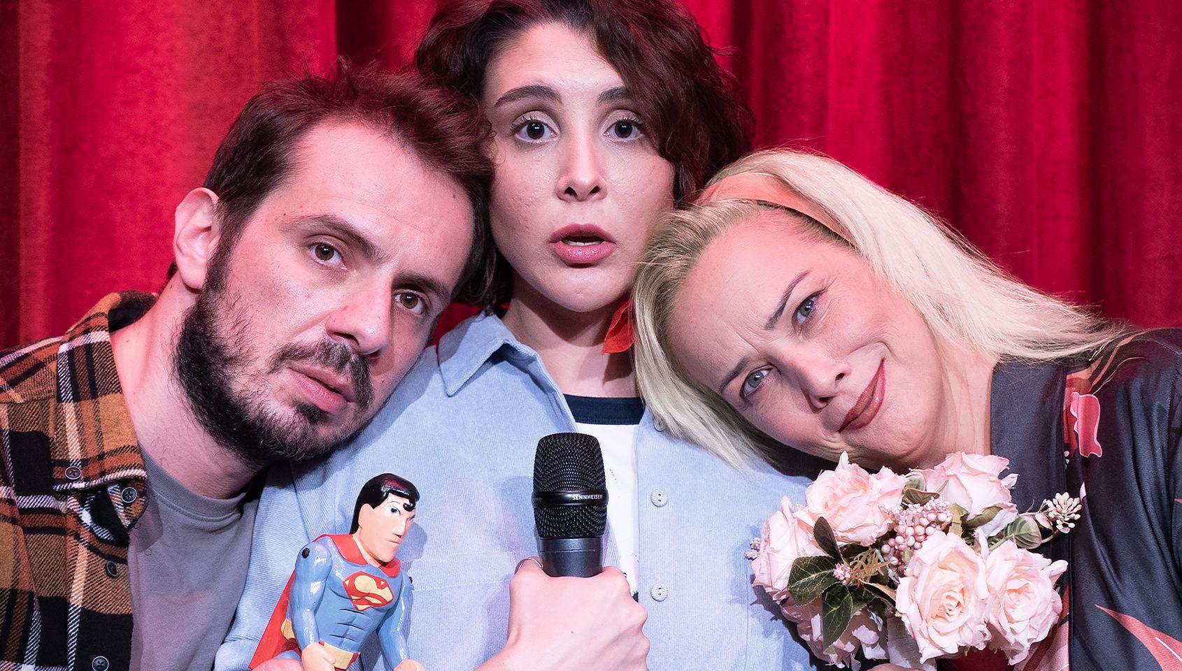 Annemin Cenazesi: Tiyatro Oyunu