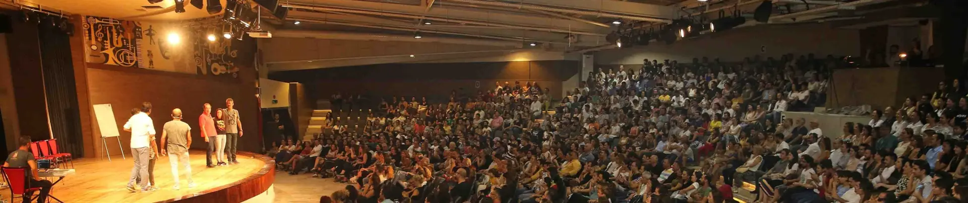 Bostanlı Suat Taşer Tiyatrosu